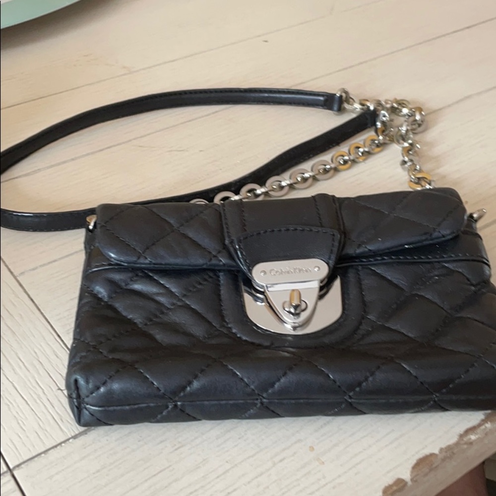 CALVIN KLIEN CROSS BODY PURSE. SOLD